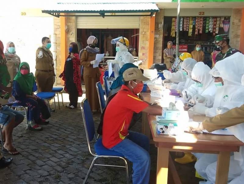 Rapid Test Pedagang di Pasar Imbayud Taka